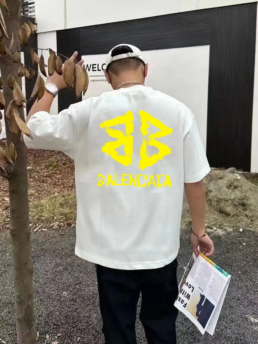 P80✨🔥 BALENCIAGA Paris lettering printed short-sleeved T-shirt. Custom-woven and dyed 300 grams of combed cotton heavyweight fabric. Zero color difference in threads. Perfect details. Different from the current currency version. Welcome to compare. Same Style for men and women. Must-sell in the picture above. Color: White Black Size: 1 2 3 4